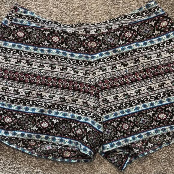 Dizzy Lizzy plus size 1X lightweight polyester shorts with elephant design - Picture 1 of 4